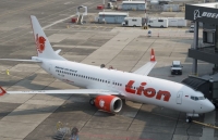 may bay boeing lao qua duong bang dam thung hang rao