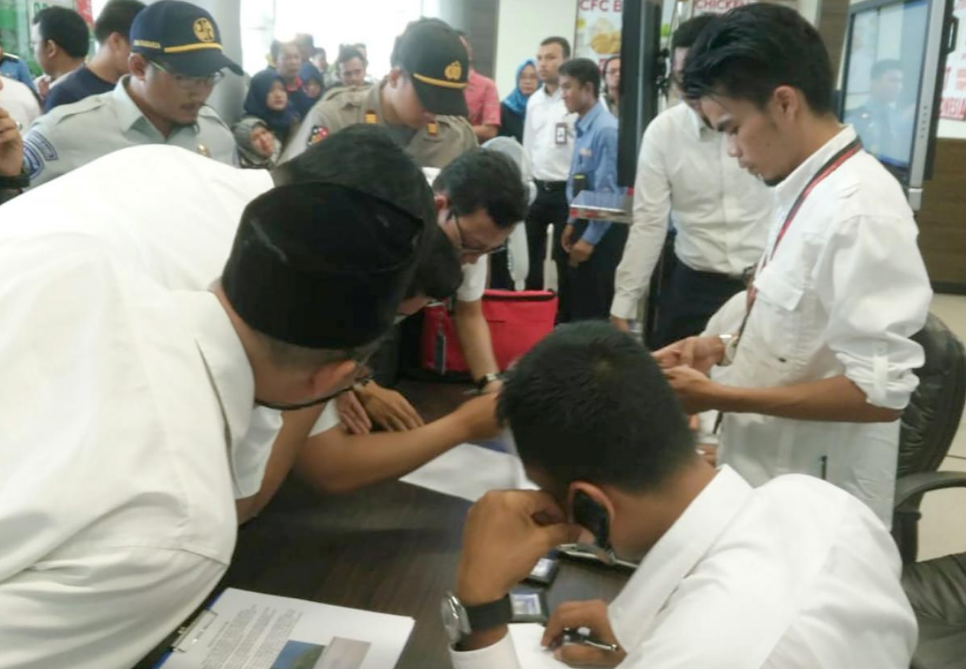 may bay indonesia roi xuong bien hang hang khong lion air da tung co may bay roi