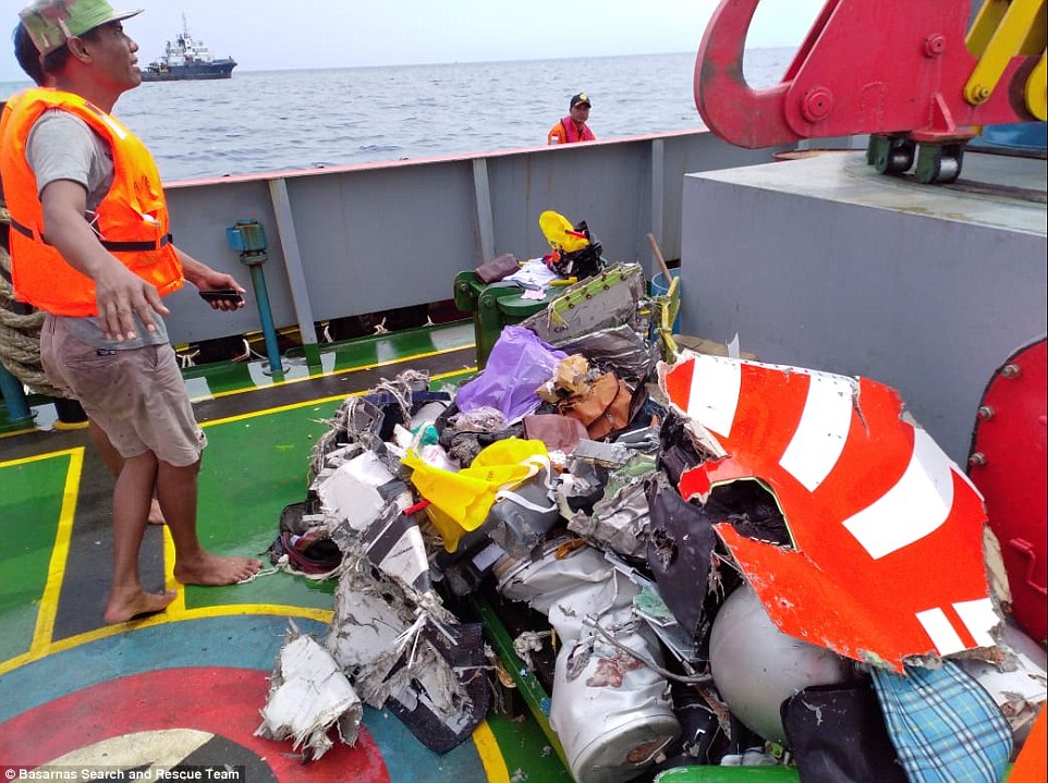 toan canh vu may bay indonesia cho 188 nguoi lao xuong bien