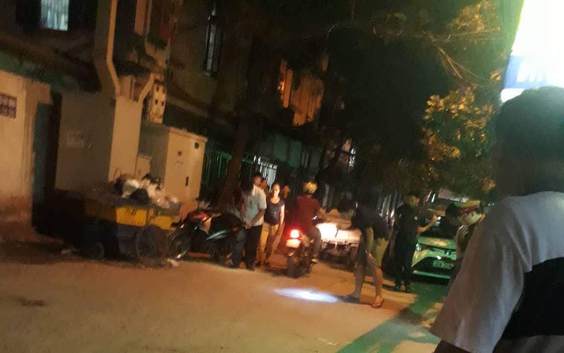 tai xe taxi bi ban trong thuong lai xe chen qua nguoi o ha noi