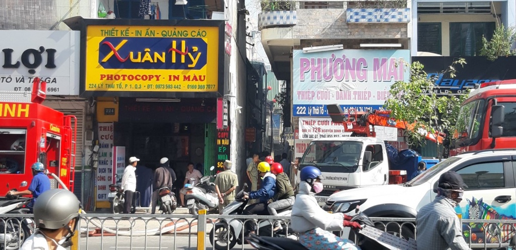 chay lon tai quan bar moi khai truong o sai gon luc rang sang