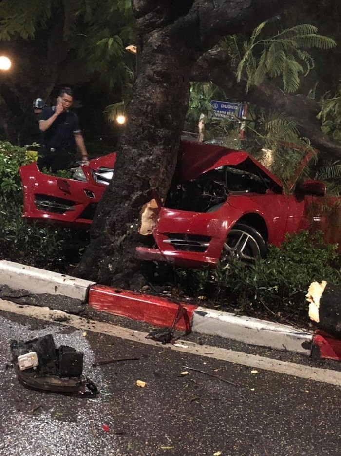 xe mercedes trong nhung vu tai nan giao thong kinh hoang nam 2018