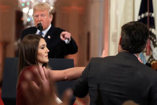 ong trump bi dam don kien