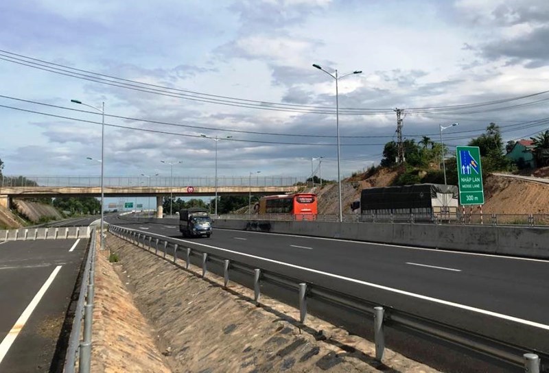 nghi van ky su to sai pham tren cao toc bi dan canh danh ghen