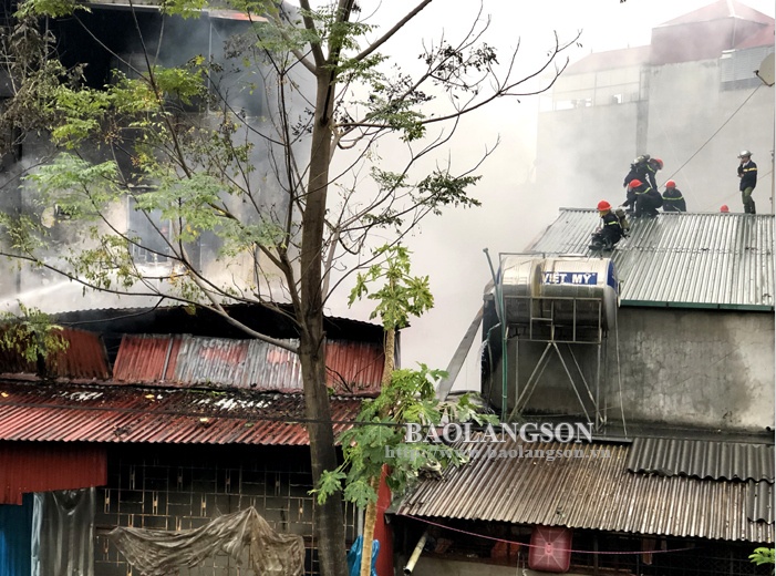 lang son chay lon tai mot cua hang kinh doanh vat lieu xay dung