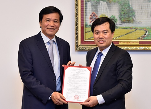 nhan su moi tan pho chu nhiem van phong quoc hoi la ai