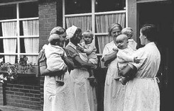 Hé Lộ bí ẩn những người phụ nữ sinh con cho Hitler