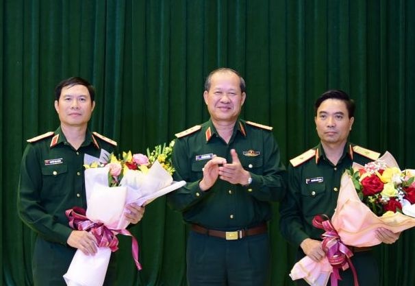 nhan su moi bo quoc phong tan tu lenh quan khu 4 la ai