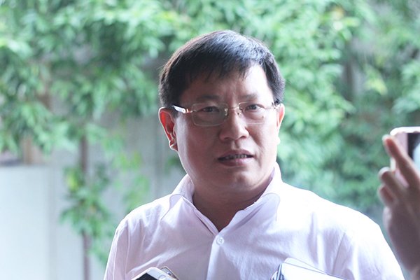 bi thu soc son toi nhan gach da khi noi pha phu thanh chuong rat phi