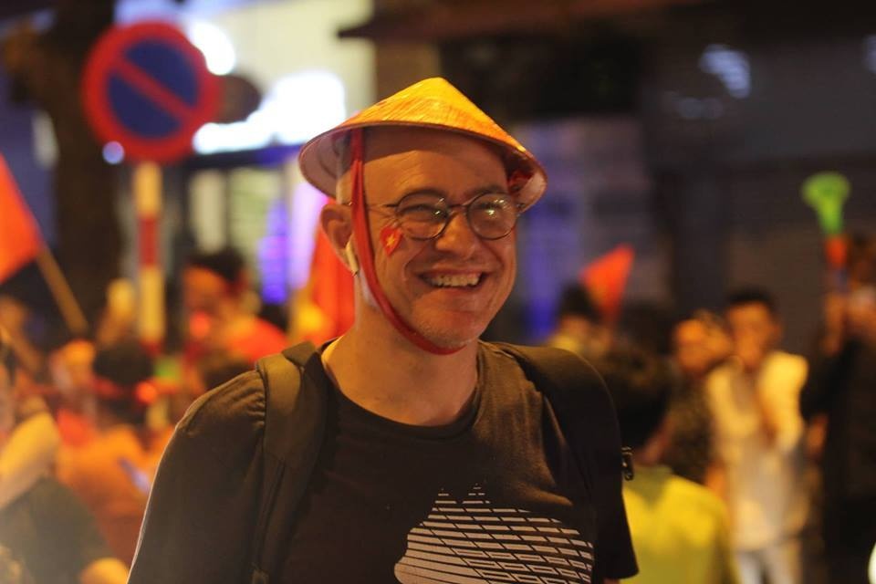 phu do khap pho phuong ha noi voi khau hieu quen thuoc viet nam chien thang