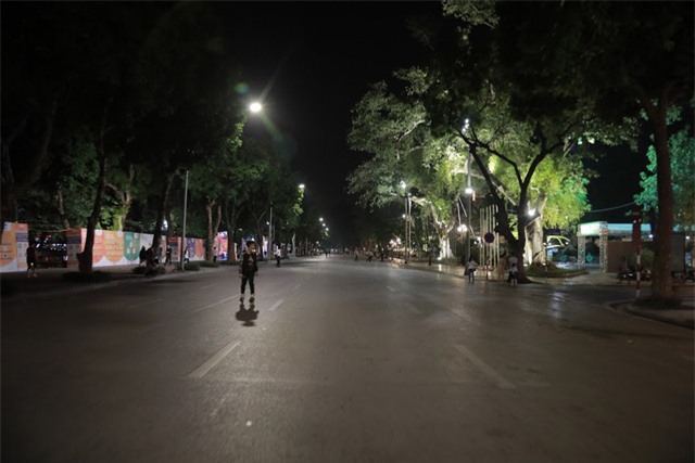 bat thuong khu vuc ho guom vang bong xe may oto sau tran dau viet nam philippines