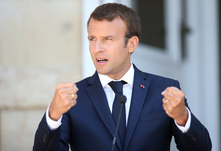ong macron se som dua ra cac bien phap manh me de cham dut phong trao ao vang