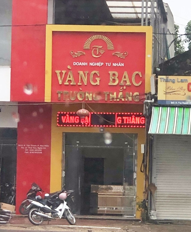 cong an de xuat khong xu phat nguoi di mua 100 usd trai phep