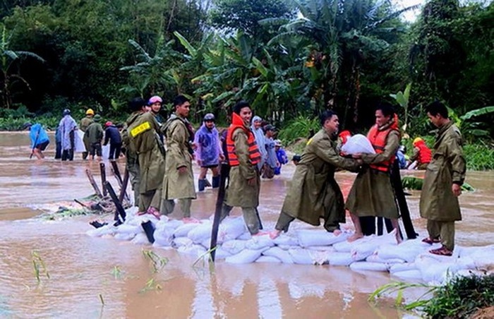 tin moi nhat ngap lut o binh dinh tp quy nhon menh mong nuoc khien giao thong chia cat hoan toan
