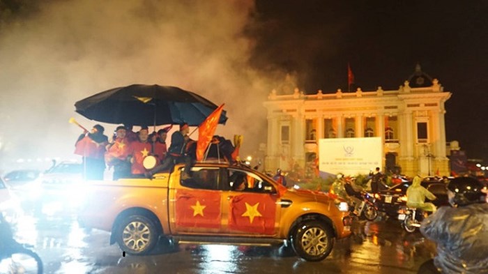 cong an ha noi dam mua lanh dam bao an ninh sau tran chung ket luot di