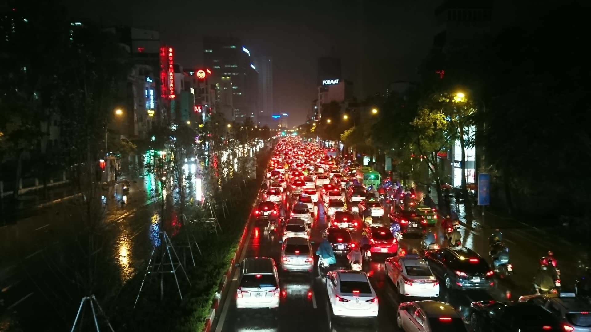 tac khap loi nguoi ha noi nhich tung met trong mua ret tai te
