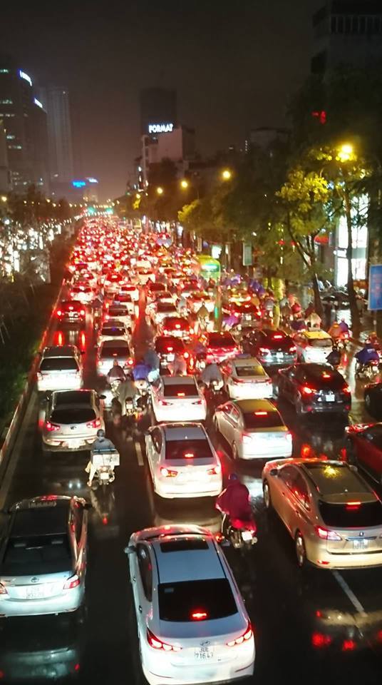 tac khap loi nguoi ha noi nhich tung met trong mua ret tai te