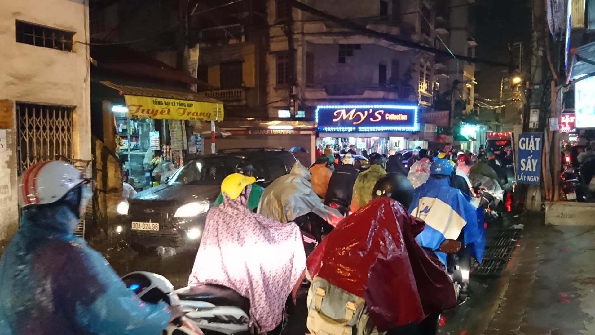 tac khap loi nguoi ha noi nhich tung met trong mua ret tai te
