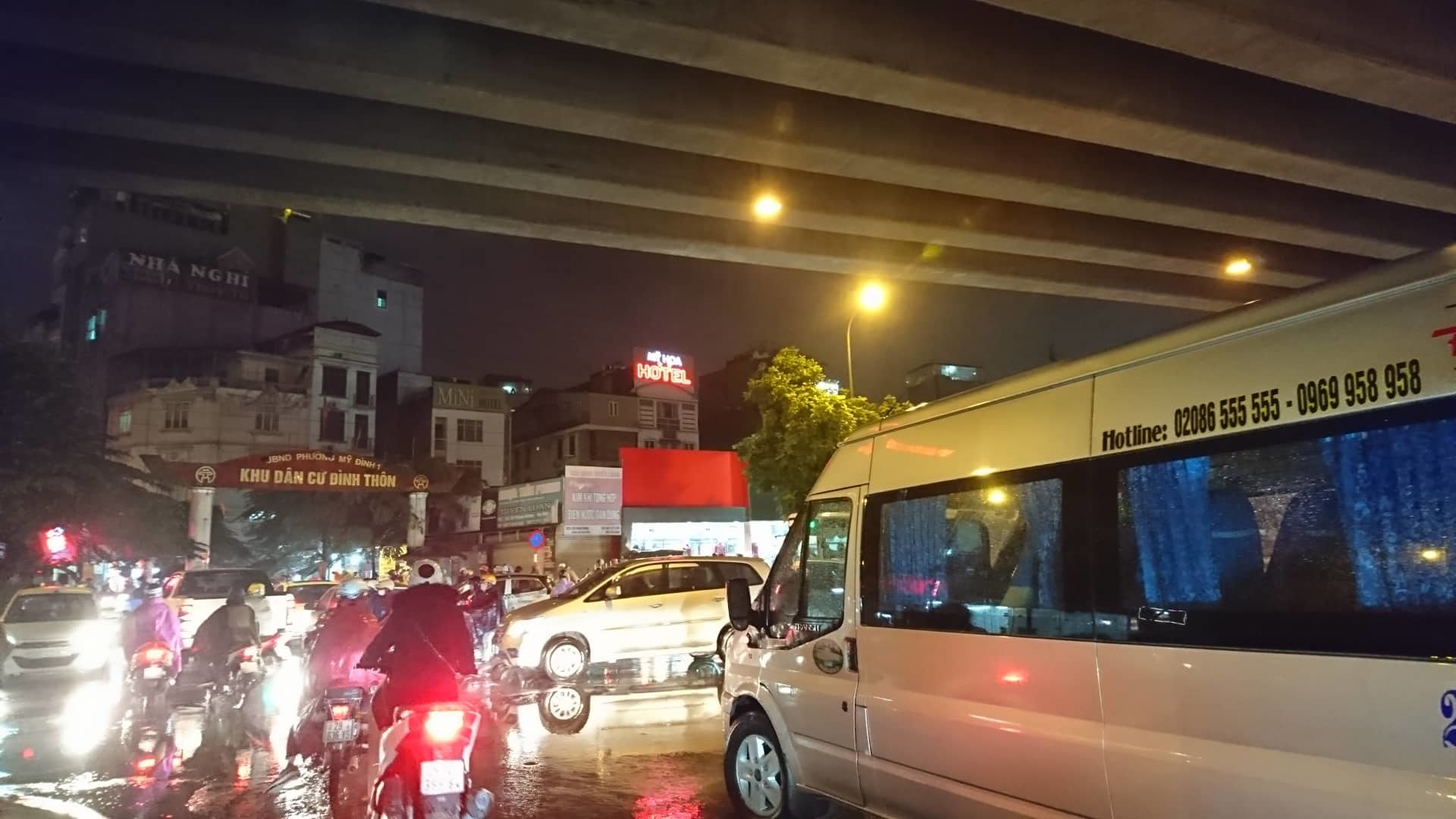 tac khap loi nguoi ha noi nhich tung met trong mua ret tai te
