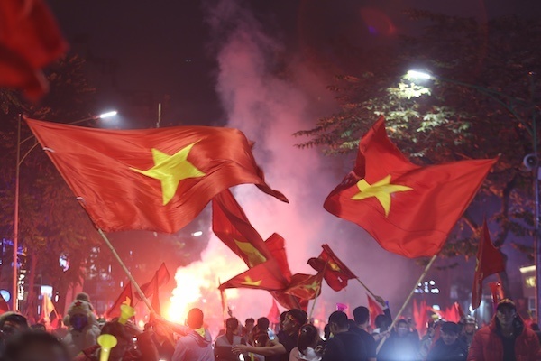 khong khi an mung viet nam vo dich aff cup 2018 tren khap neo duong cua to quoc