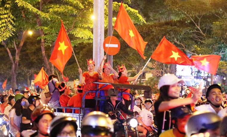 chung ket aff 2018 csgt tp hcm khuyen cao khong qua khich coi do xuong duong