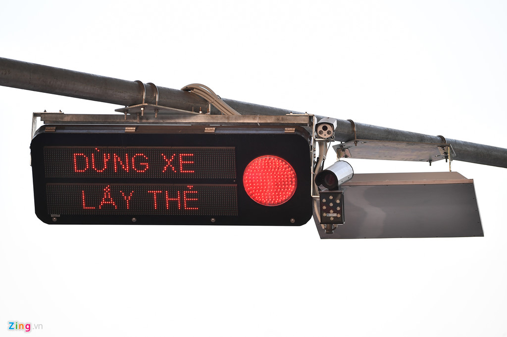 canh sac ky vi hai ben cao toc ha long van don sap thong xe