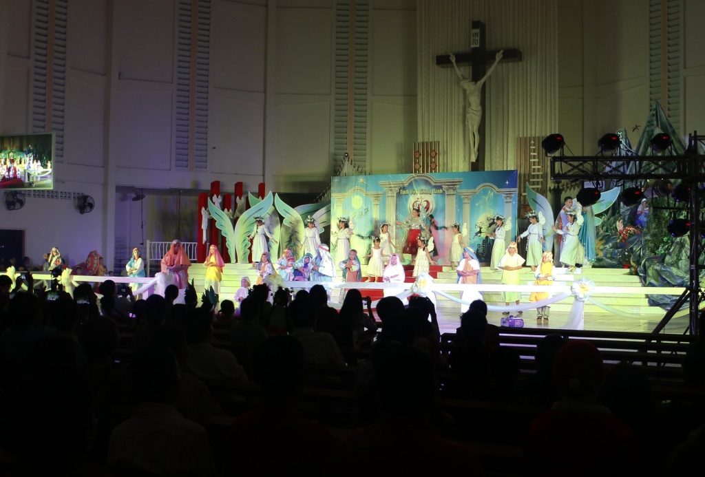 noel 2018 nhung nguoi tham gia thich thu voi tuyet roi trong le giang sinh tai sapa