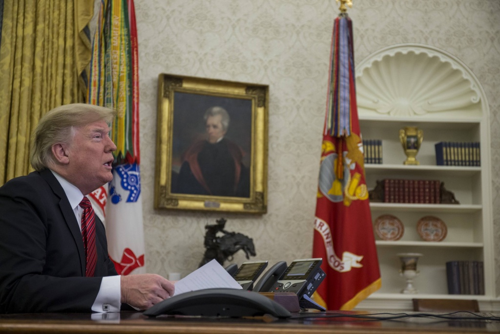 tong thong trump de doa dong cua toan bo bien gioi voi mexico