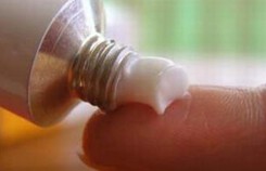 Thuốc bôi ngoài da chứa corticoid: Không thể dùng bừa