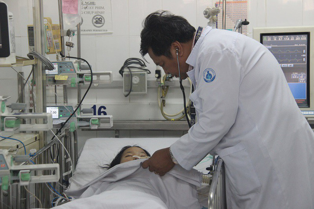 su that dau long vu nu sinh nguy kich sau uong tra sua