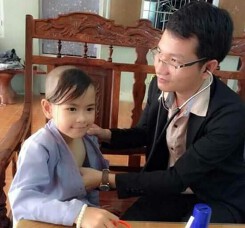 Kháng sinh và thuốc hạ sốt: Phản ứng thù địch có thể nguy hại cho trẻ