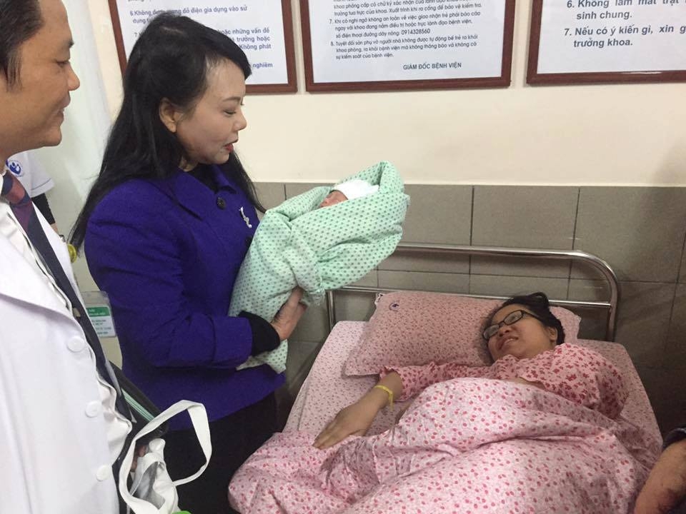bo truong bo y te kiem tra hoat dong kham chua benh dip tet nguyen dan tai ha noi