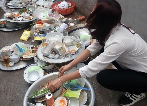 ha noi giap tet nguoi phu nu tre phai nhap vien vi dau lung cap khi dang ngoi rua bat 79427