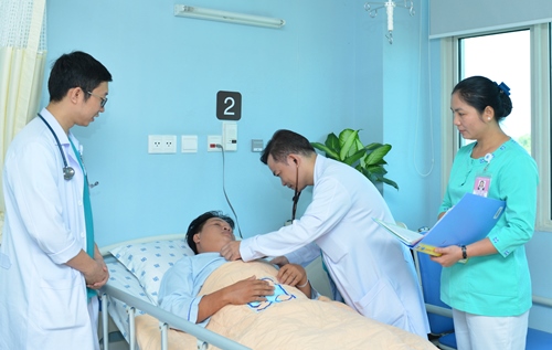 hanh trinh tro thanh bac si cua cau be ban hu tieu go
