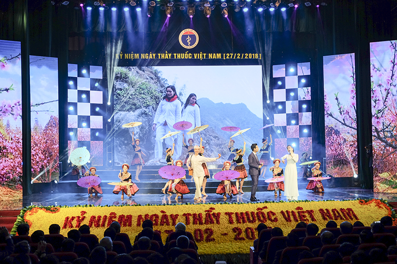 tong bi thu nguyen phu trong du chuong trinh ky niem 63 nam ngay thay thuoc viet nam