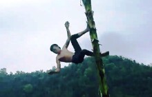 Nam thanh niên ngã từ cây chuối cao 6m ở Bắc Kạn được sơ cứu sai cách?