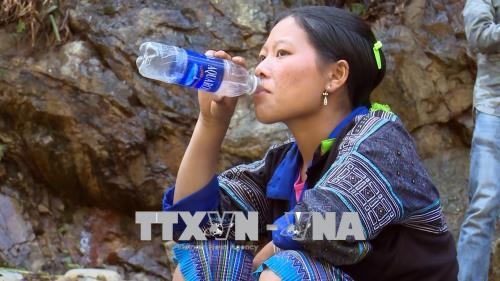 Thực hư 'mó nước thần' chữa 'bách bệnh' tại Sơn La thuc hu mo nuoc than chua bach benh tai son la