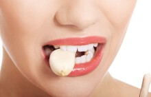 Ăn quá nhiều tỏi sống tiềm tàng những mối nguy đáng sợ