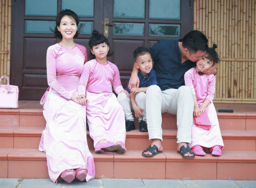 ba me ba con o ha noi giu dang dep xinh nhu thoi con gai