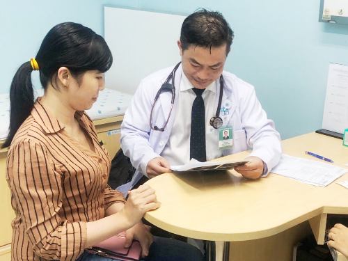 co gai co mach mau lao hoa nhu ba lao 80 van lieu minh sinh con