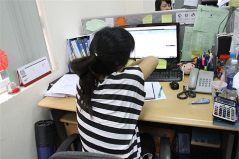 mac ao chong nang kin mit di som ve toi lam tang nguy co mac benh loang xuong
