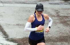 Nữ y tá vô danh gây chấn động ở Boston Marathon 2018