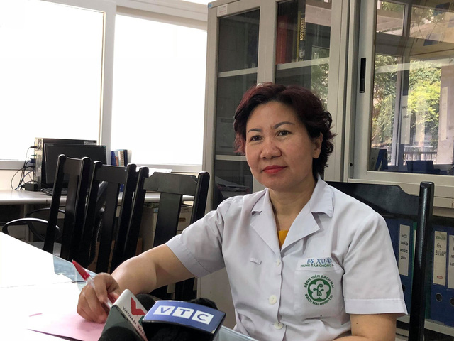 uong phai kim loai nang trong pin nguy hiem the nao