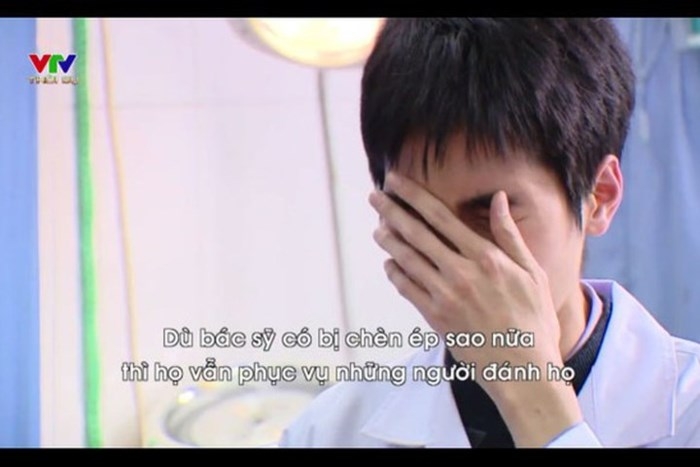 bac si bi danh o benh vien xanh pon van dang hoang loan tinh than lo ngai bi de doa
