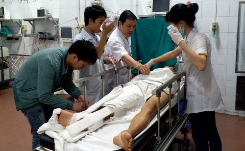 qua chen dip nghi le nhieu nguoi vao vien cap cuu