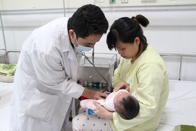 bac si nhi chi cach phan biet ho ga va ho thuong o tre