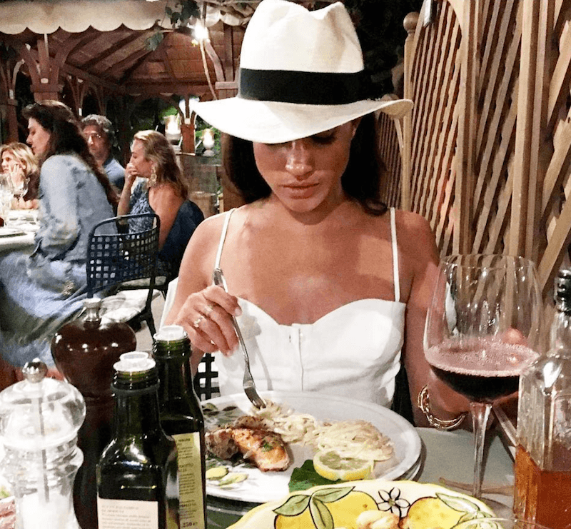 meghan markle co dau hoang gia giu dang voi che do an kieng nao