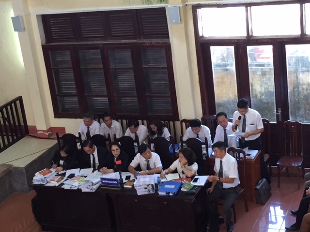 ngay xet xu dau tien vu chay than hoa binh cac luat su y kien moi cac ca nhan co lien quan den vu an