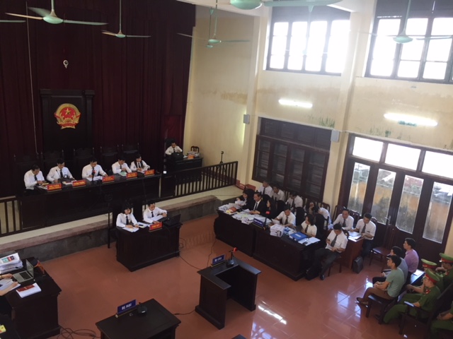 ngay xet xu dau tien vu chay than hoa binh cac luat su y kien moi cac ca nhan co lien quan den vu an