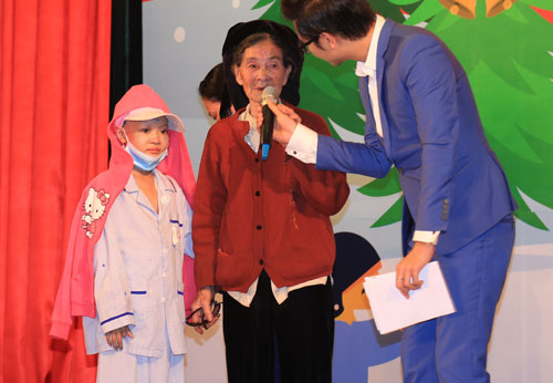 Cô lao công hiến máu tình nguyện để bù đắp nỗi đau mất con gái co lao cong hien mau tinh nguyen de bu dap noi dau mat con gai